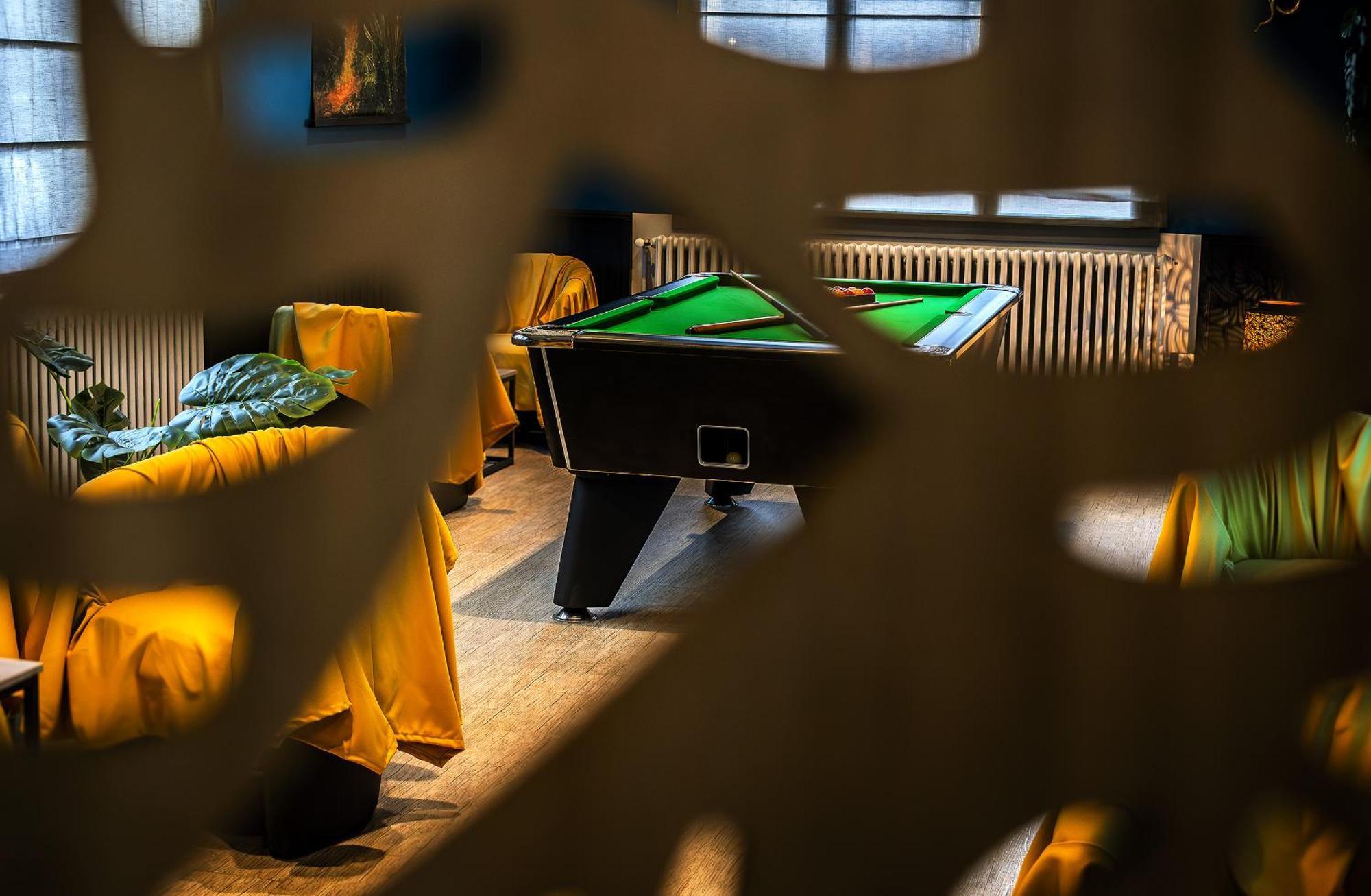 Hotel De L'Abbaye A Клуни Екстериор снимка