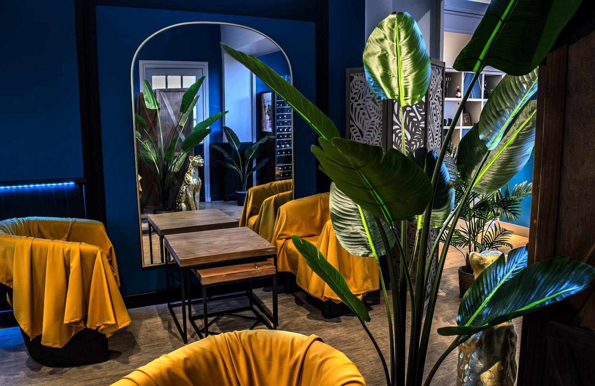 Hotel De L'Abbaye A Клуни Екстериор снимка
