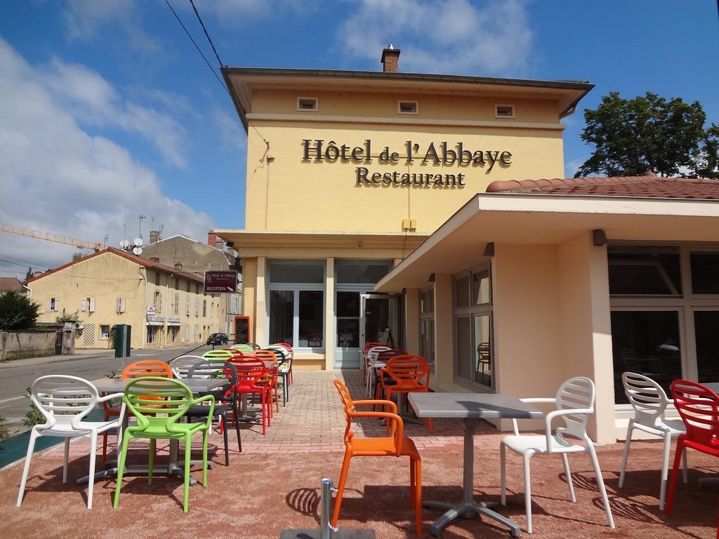 Hotel De L'Abbaye A Клуни Екстериор снимка