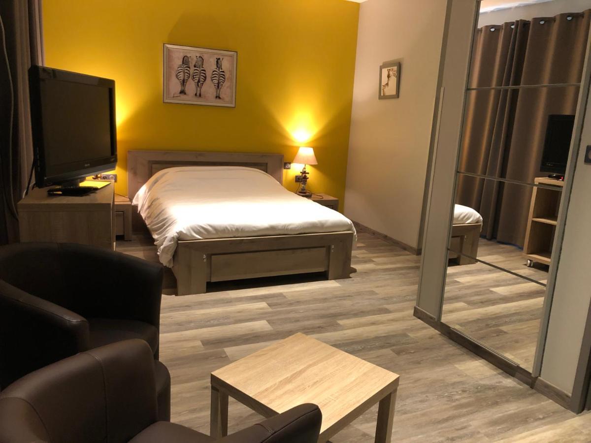 Hotel De L'Abbaye A Клуни Екстериор снимка